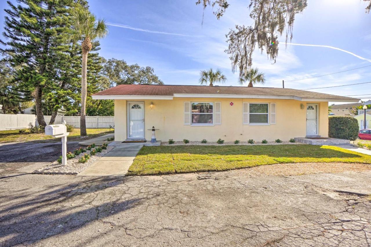 Pet-Friendly Dunedin Townhome With Private Yard Exterior photo