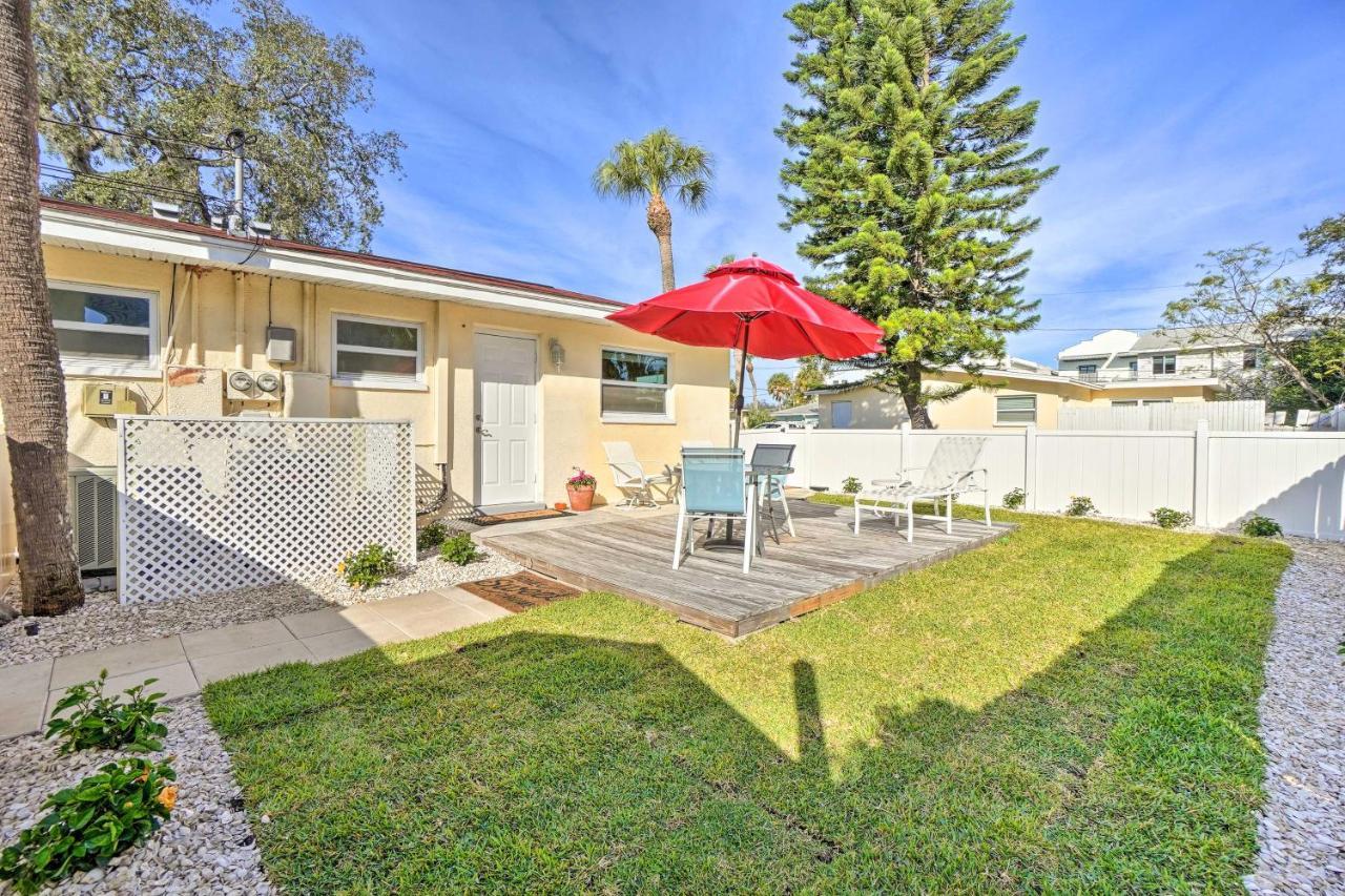 Pet-Friendly Dunedin Townhome With Private Yard Exterior photo