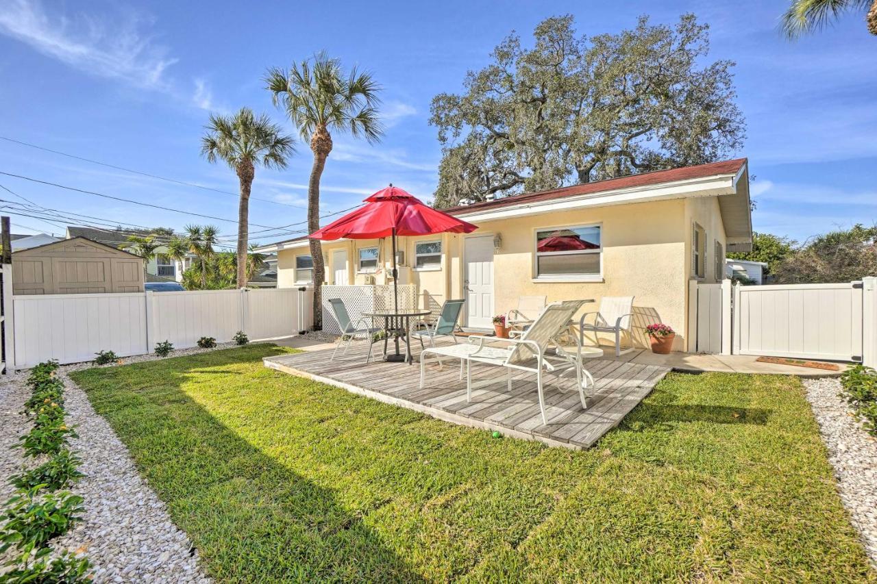 Pet-Friendly Dunedin Townhome With Private Yard Exterior photo